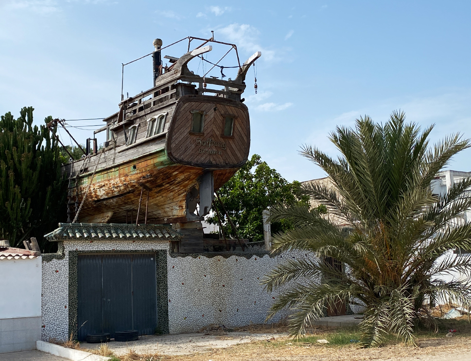 Galeón empotrado en Barbate