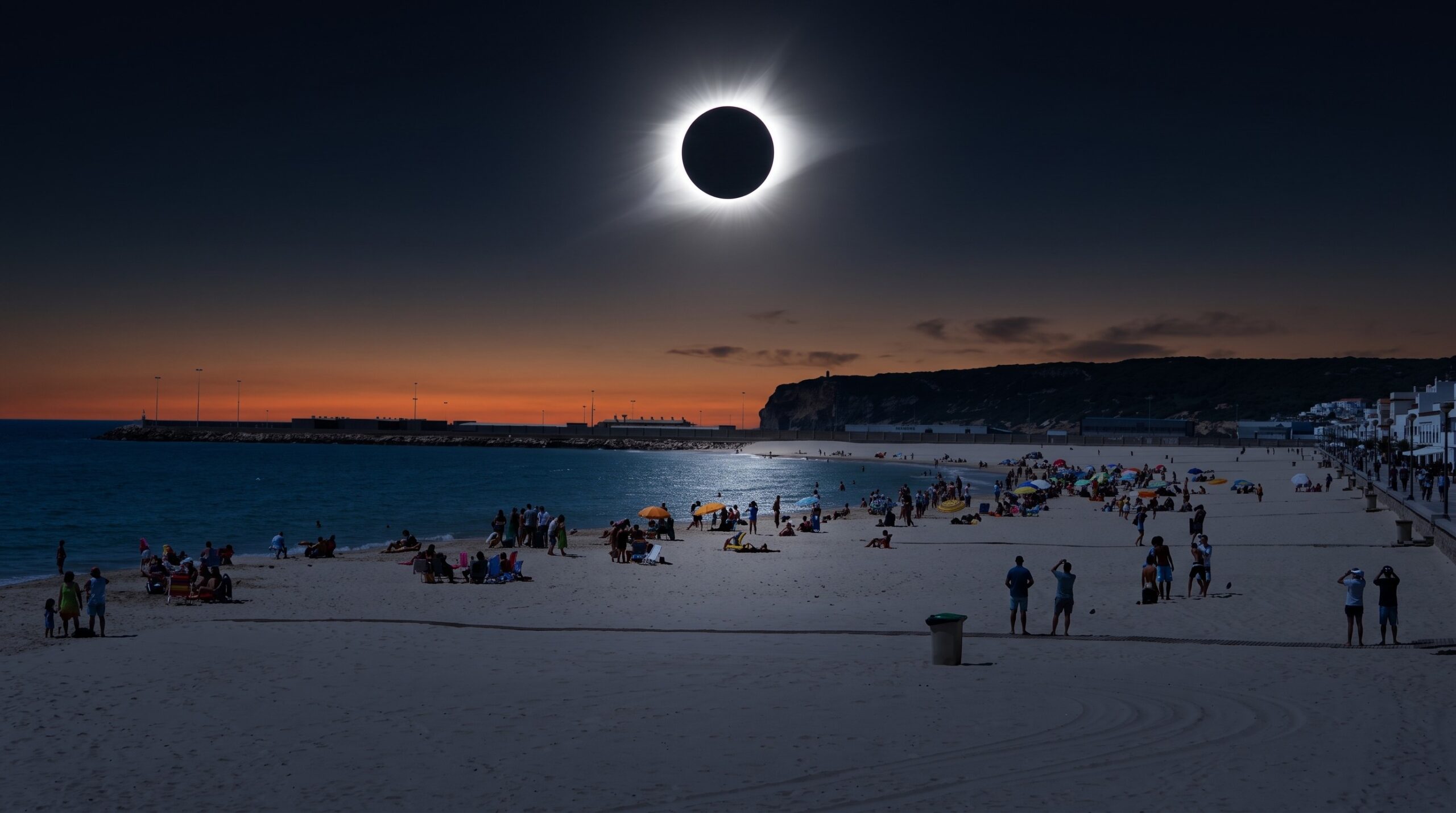 Eclipse total visto desde la playa del Carmen en Barbate